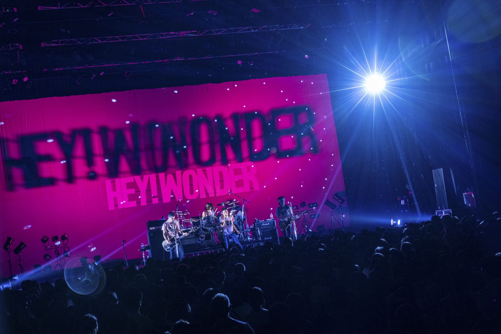 EYESCREAM WEB「Live Report: ザ・クロマニヨンズ」