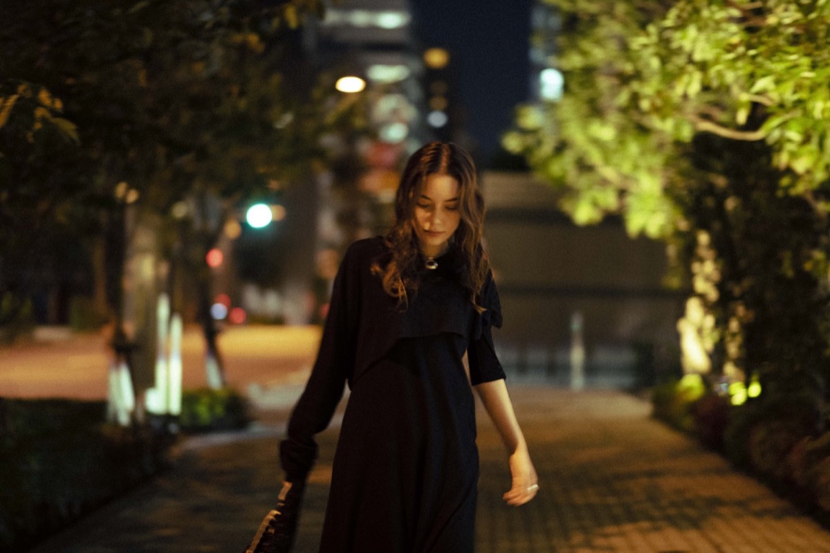 EYESCREAM WEB「Interview: 安田レイが切り拓いた新境地 コラボEP”It’s you”について」