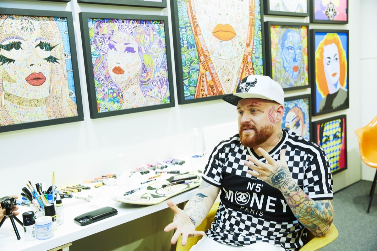EYESCREAM WEB「Interview: 色覚障がいの芸術家Tennessee Loveless―失敗と学びから乗り越えてきた色彩の壁―」