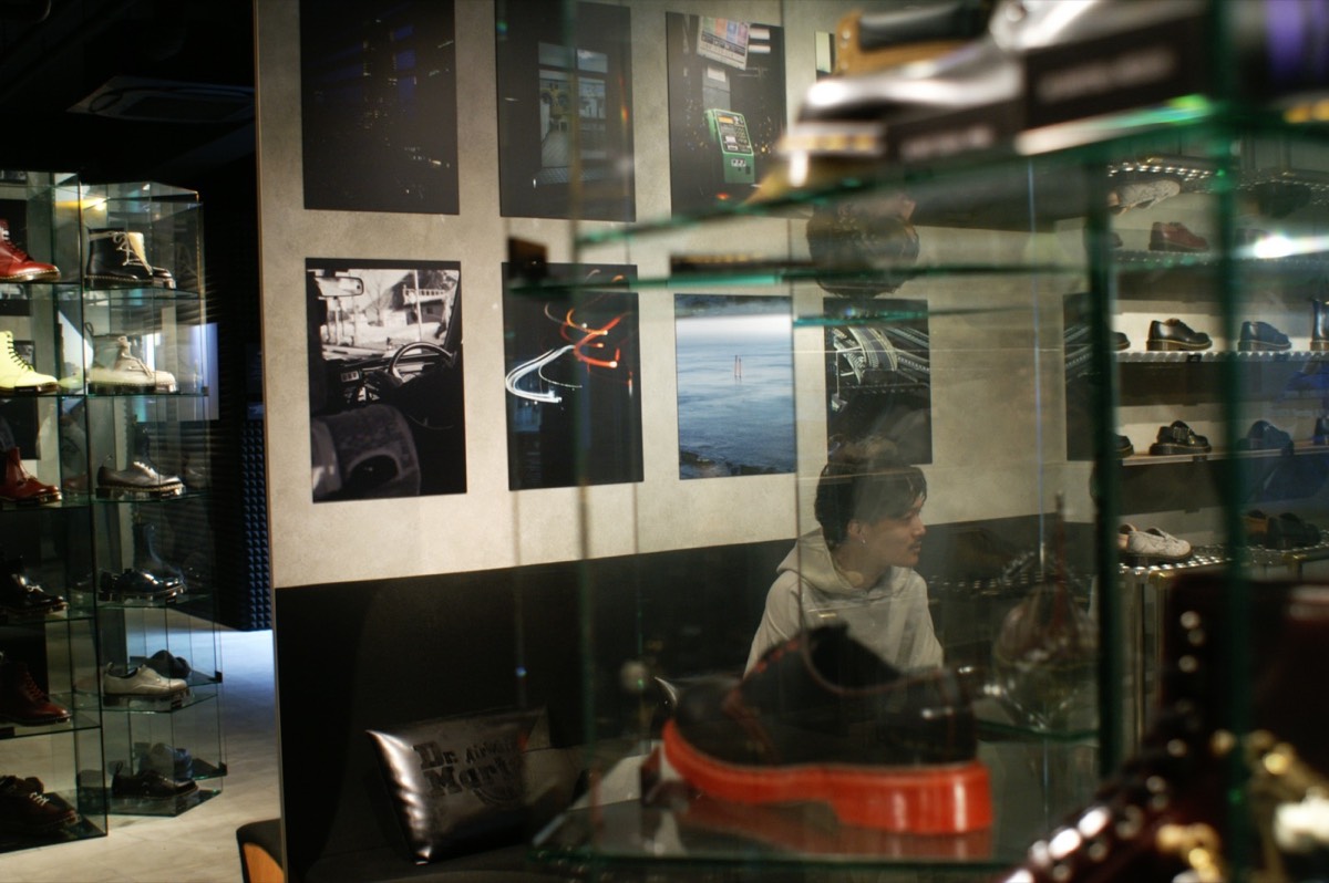EYESCREAM WEB「Interview: Shin Sakiura Dr. Martens SHOWROOM TYOで開催中の初個展について」