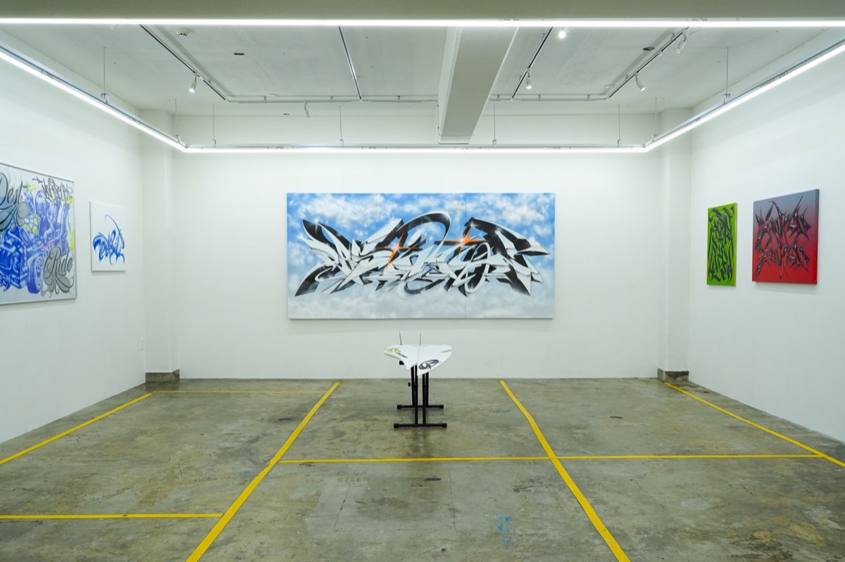 EYESCREAM WEB「Interview: GUCCIMAZE 個展“DEST”で提示する＜不明確な目的地＞の意図」