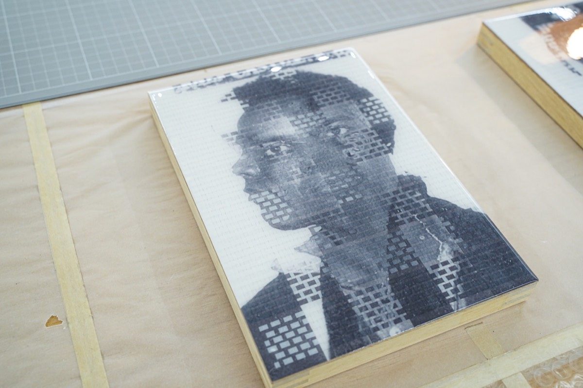 EYESCREAM WEB「Interview: cobird 2つの顔を組み合わせた作品が織りなす個展“マ グ シ ョ ッ ト”とは何か」