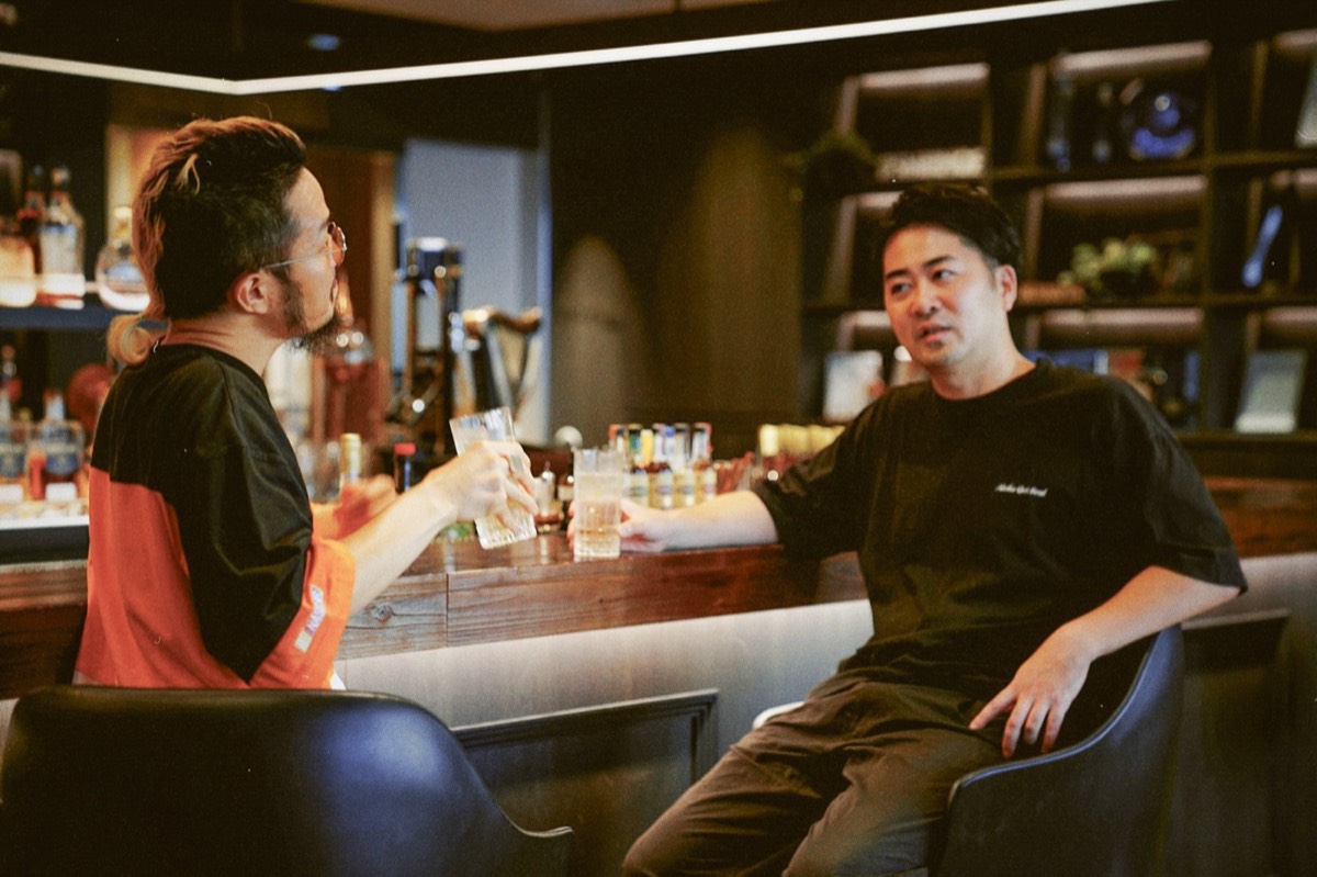 EYESCREAM WEB「対談：TaiTan×Johnnie Walker 奇奇怪怪のポップアップとイベントを軸にブランドとクリエイターのコラボについて考える」