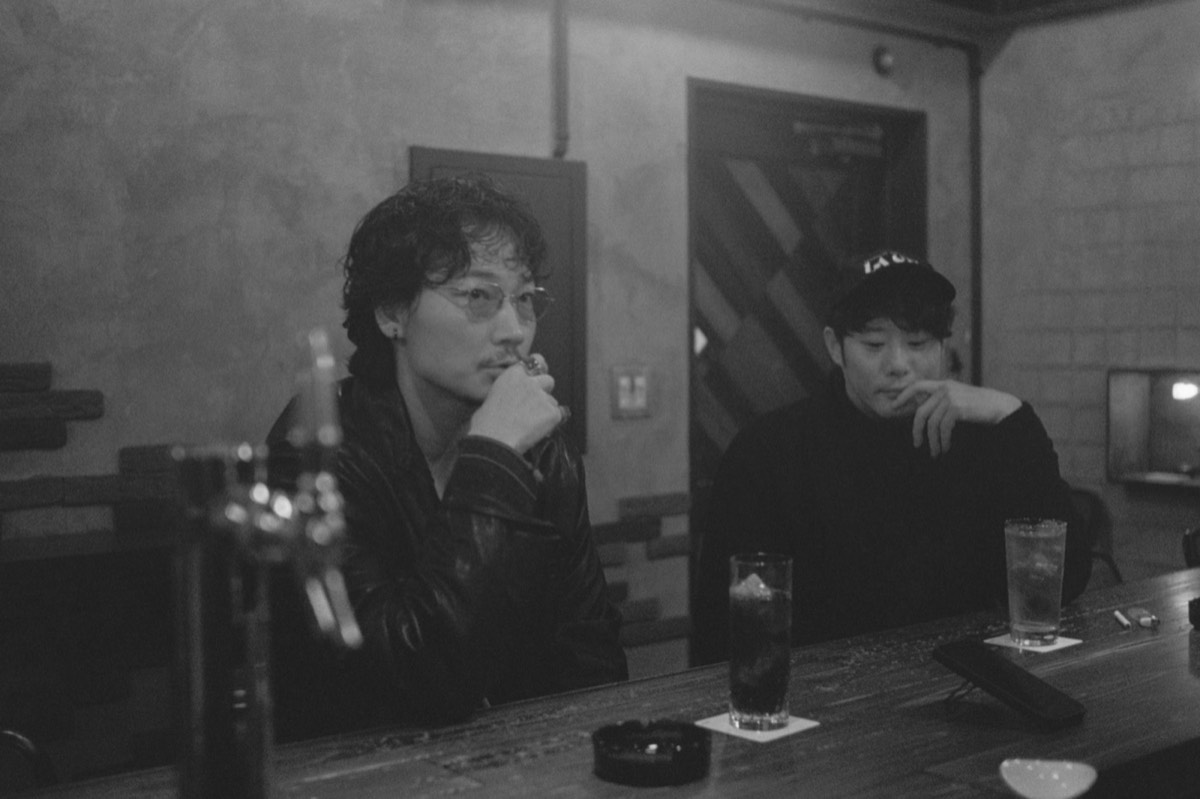 EYESCREAM WEB「藤井道人：けむりのまち 第十二回 対談：綾野剛 ー映像に向き合う姿勢と表現の在り方ー」