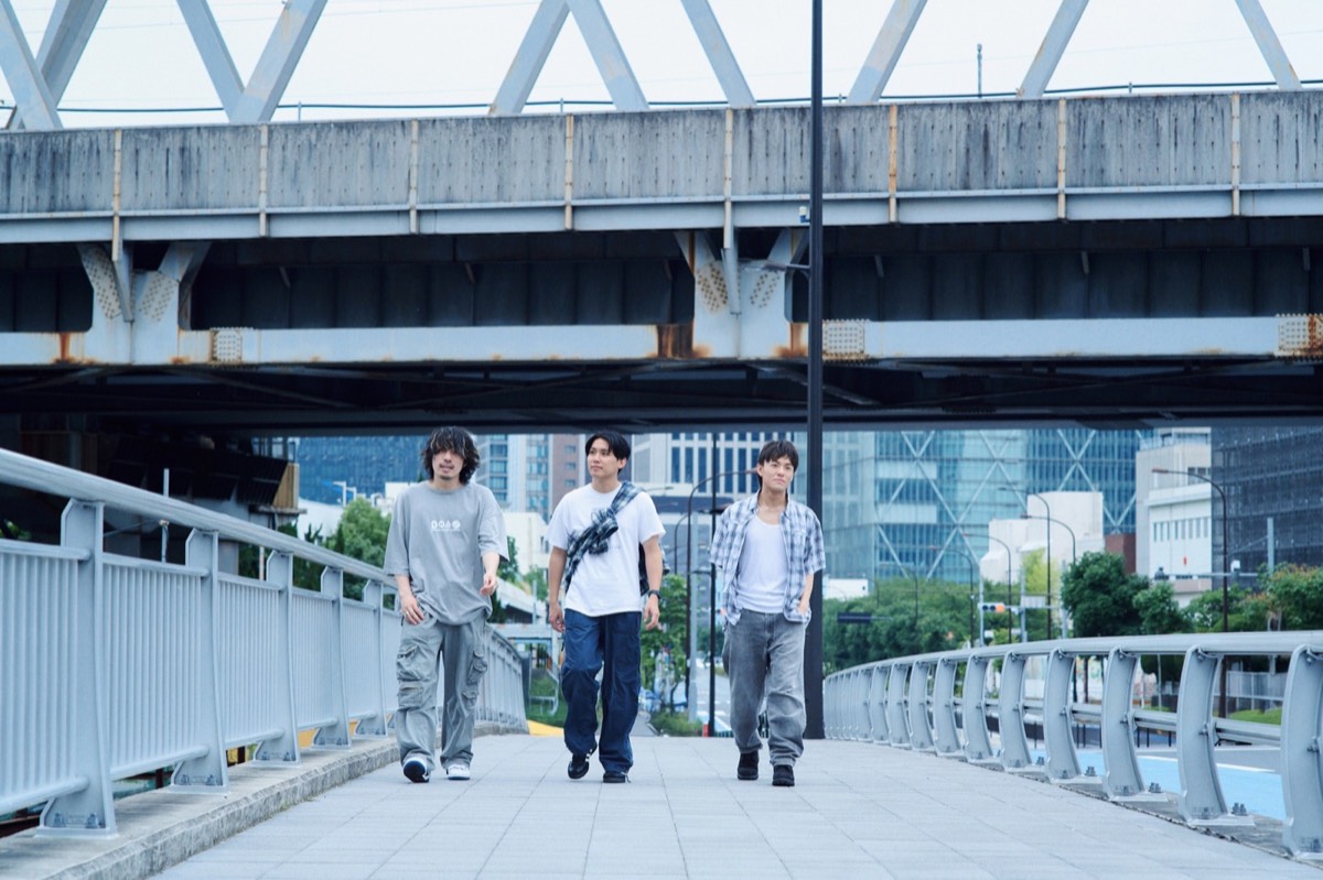 EYESCREAM WEB「Interview: KOTORI 音の表現の幅もバンドとしての在り方も広がったEP”TSUBASA”」