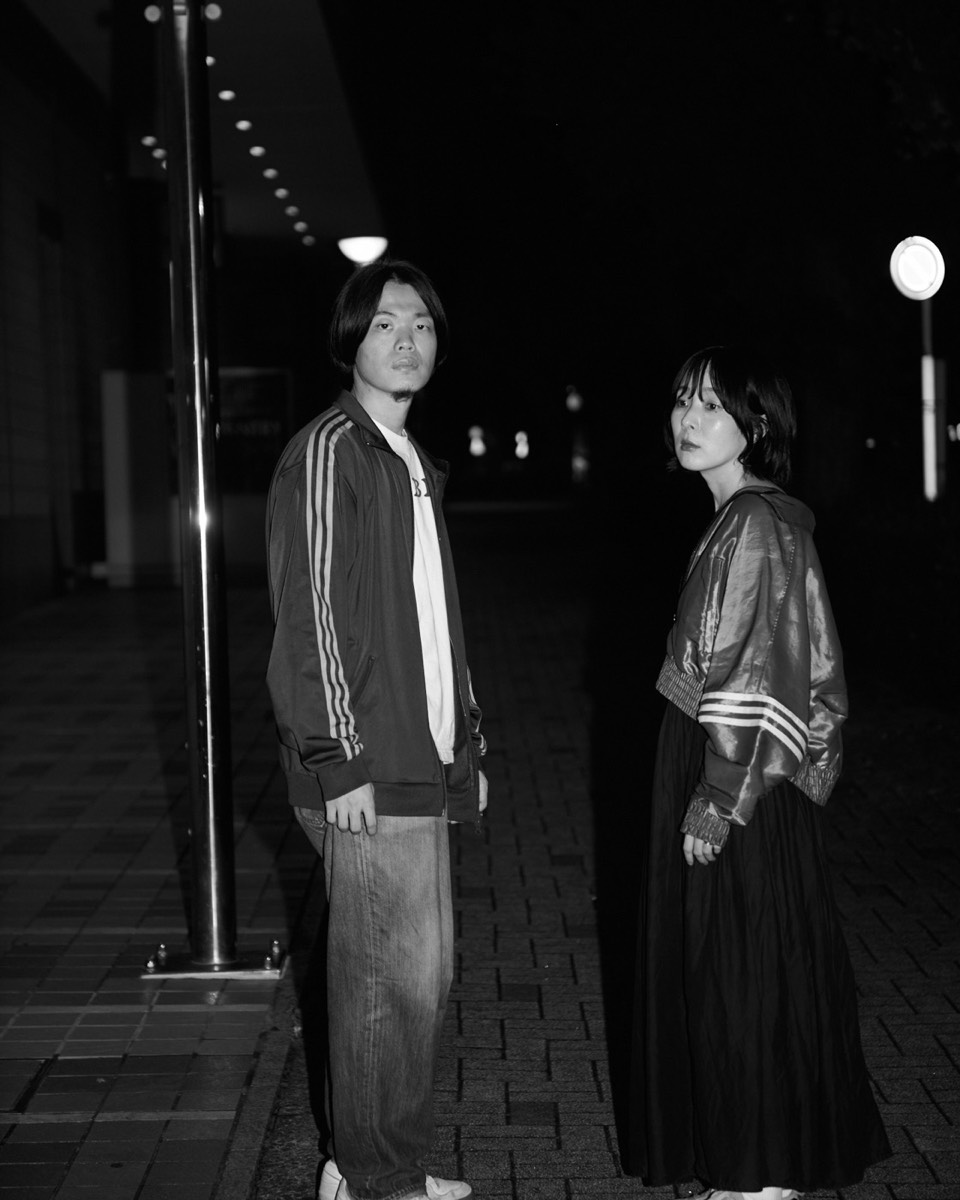 EYESCREAM WEB「POWER PUSH! Collaboration: kurayamisaka 生粋のロックバンドが令和で表現するバンドのカッコよさ」
