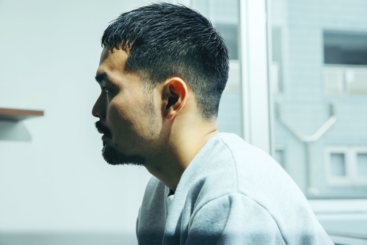 EYESCREAM WEB「Interview：新保拓人 -音楽を映像で表現するビデオディレクターの表現について-」