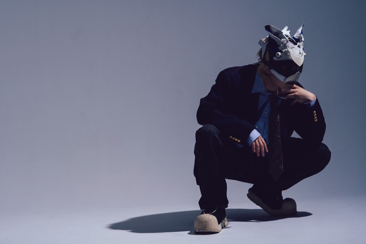 Qetic「【INTERVIEW】感情の暗部を音楽で表現──マスクを被った正体不明のアーティストGeTO」